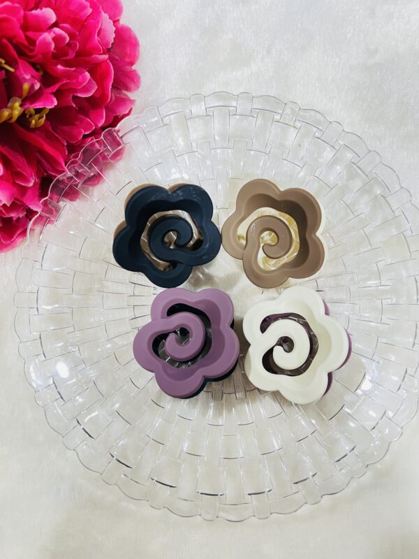 Set of 2 Flower Shaped Hair Claw Clips - Image 4